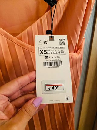 Vestido midi Zara salmón plisado cadena dorada