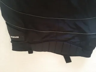 Pantalones de moto negros y grises