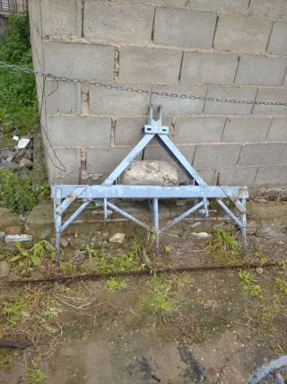 Coltivatore con rastrello e ruota