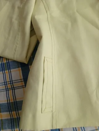 Cazadora de primavera amarilla