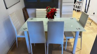 Mesa Comedor Cristal + 6 Sillas Blancas