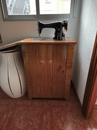 Máquina de coser Alfa vintage