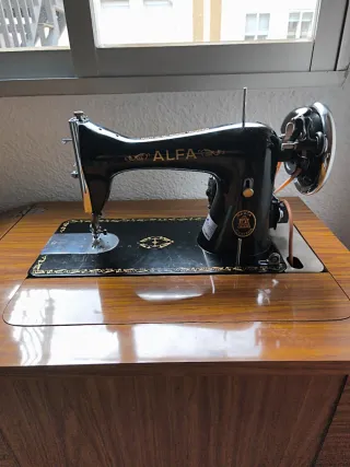 Máquina de coser Alfa vintage