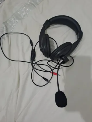 Auriculares negros con micrófono