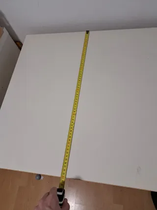 Escritorio con cajones y estantes