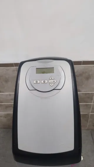 Descalcificador Flamingo 38 litros.  MUY POCO USO.