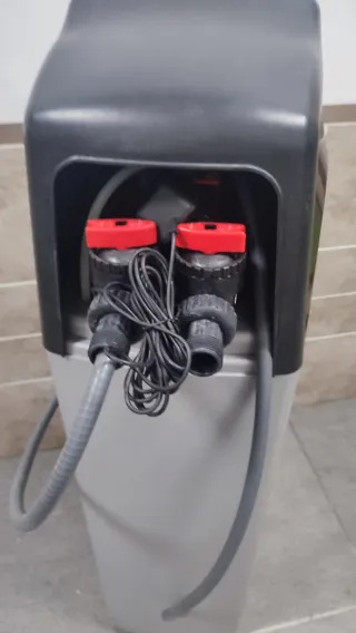 Descalcificador Flamingo 38 litros.  MUY POCO USO.