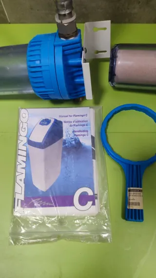 Descalcificador Flamingo 38 litros.  MUY POCO USO.