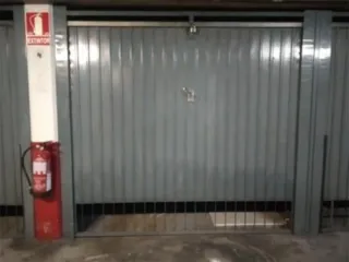 Puerta de garaje de hierro