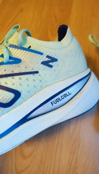 New Balance FuelCell SuperComp Trainer V1