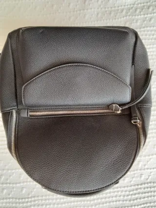 Mochila polipiel negra nueva