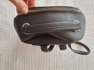 Mochila polipiel negra nueva