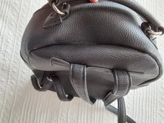 Mochila polipiel negra nueva