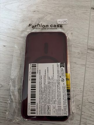 Funda iPhone 12/12 Pro Deep Red (Color Púrpura)
