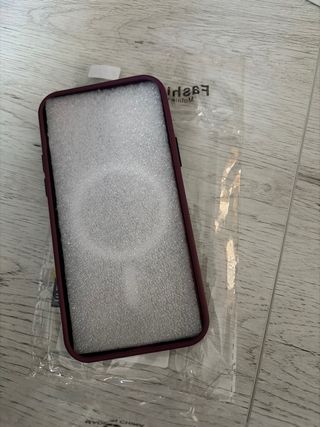 Funda iPhone 12/12 Pro Deep Red (Color Púrpura)