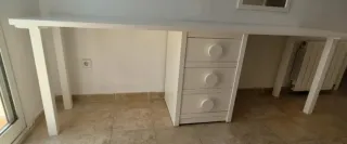 Escritorio de madera blanco