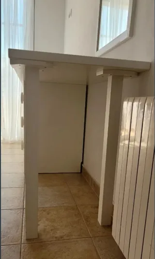 Escritorio de madera blanco