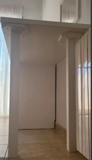Escritorio de madera blanco