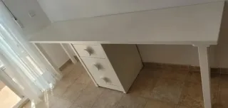Escritorio de madera blanco
