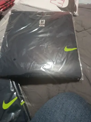 Camiseta Nike  Tallas tengo de la S L XL y 2XL