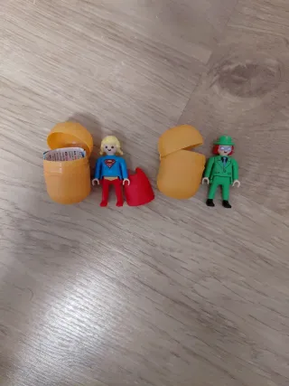 Playmobil Huevo Kinder Enigma y Supergirl