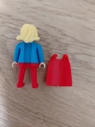 Playmobil Huevo Kinder Enigma y Supergirl