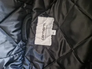 Chaqueta Carhartt Negra con Capucha