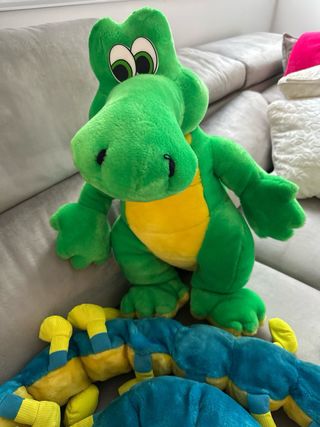 Peluche coccodrillo, cane e coniglio