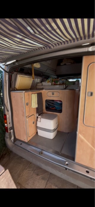 furgoneta camperizada Ford Transit nugget 2003