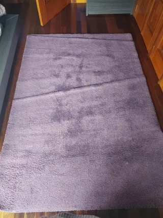 Alfombra Ikea violeta pelo corto