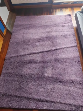 Alfombra Ikea violeta pelo corto