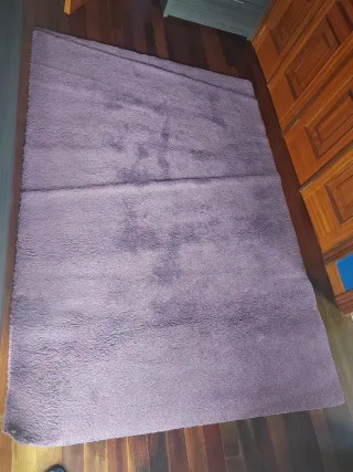 Alfombra Ikea violeta pelo corto