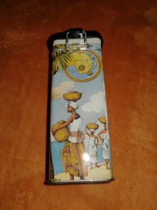 Cajas Metálicas variadas.