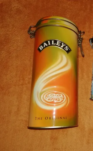 Cajas Metálicas variadas.