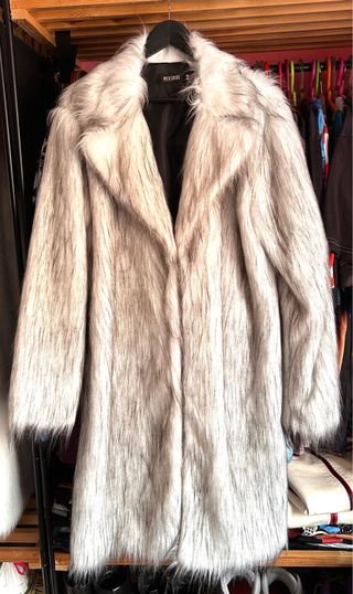 Abrigo pelo sintético gris/blanco Talla Xl