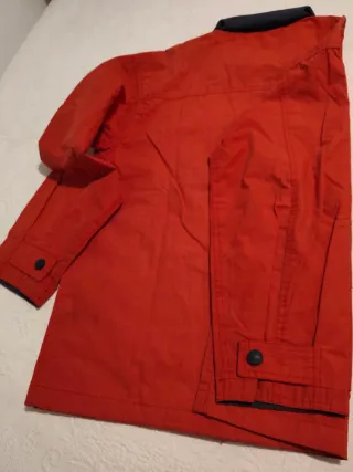 Parka Roja con Bolsillos