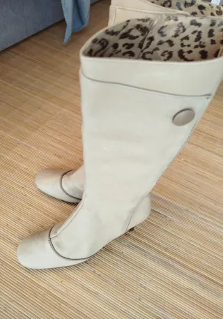 Botas de piel color crema