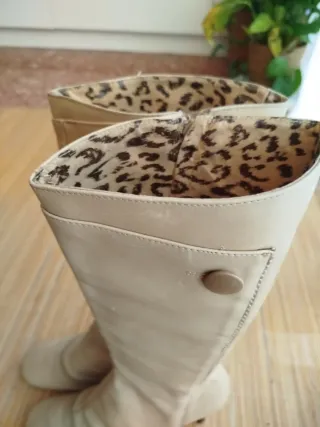 Botas de piel color crema
