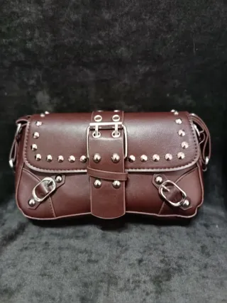 Borsa marrone con borchie misura 23 x 13