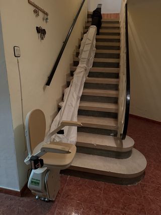 Silla salvaescaleras eléctrica prácticamente nueva