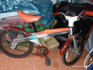 Bicicleta infantil roja de Imaginarium