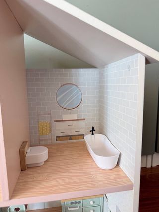 Casa de muñecas de madera estilo nórdico