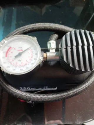 Compresor de Aire Portátil 12V
