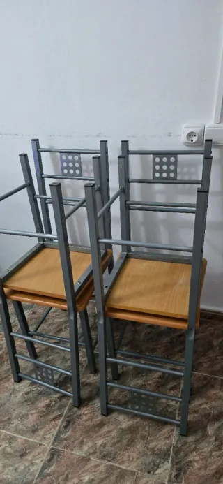 Mesa plegable con 4 sillas