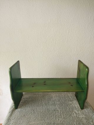 Estantería de madera verde