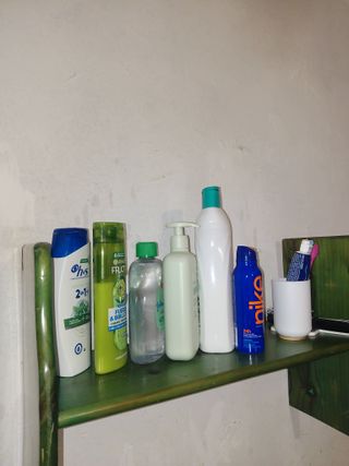 Estantería de madera verde