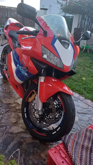 Honda CBR600RR Roja - 58.000 km