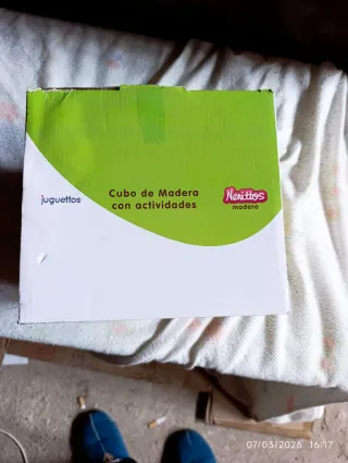 Cubo di Legno con Attività Giocattoli