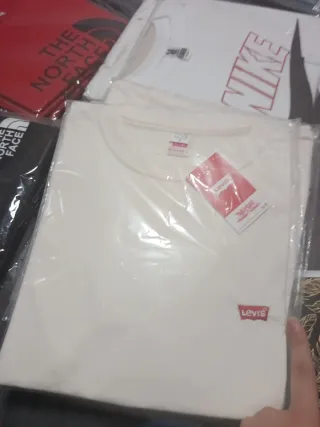 Camiseta Levi's Beige Tallas S,L, XL y 2xl