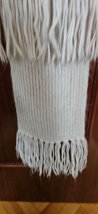 Bufanda de lana con flecos